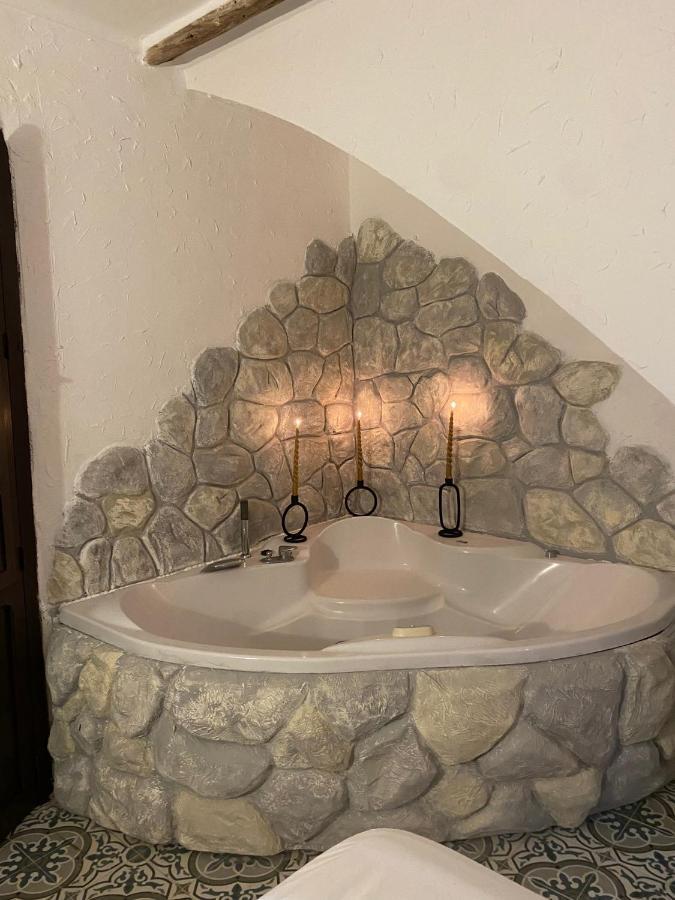El Escondite De Martina, Aticos Romanticos Setenil De Las Bodegas Eksteriør billede